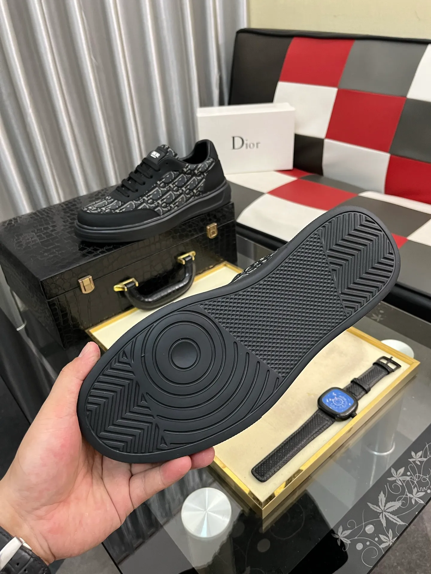 Men's shoes 💰400⌚️⌚️【Dior*DIAO】original quality.~ Unique modern style sneakers. 🏃A must-have casual shoe for trendy men😍😍 Original brand imported from Italy, imported original leather, sheep lining (refuses to discolor and grind feet) Sole: Original sole provided by the original factory, French lazy style design ⚠️Fit to the feet Original quality code number: 38-443️⃣Colors available